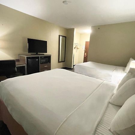 Super 8 By Wyndham St Charles Hotel Saint Charles Екстериор снимка