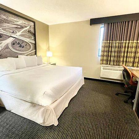 Super 8 By Wyndham St Charles Hotel Saint Charles Екстериор снимка