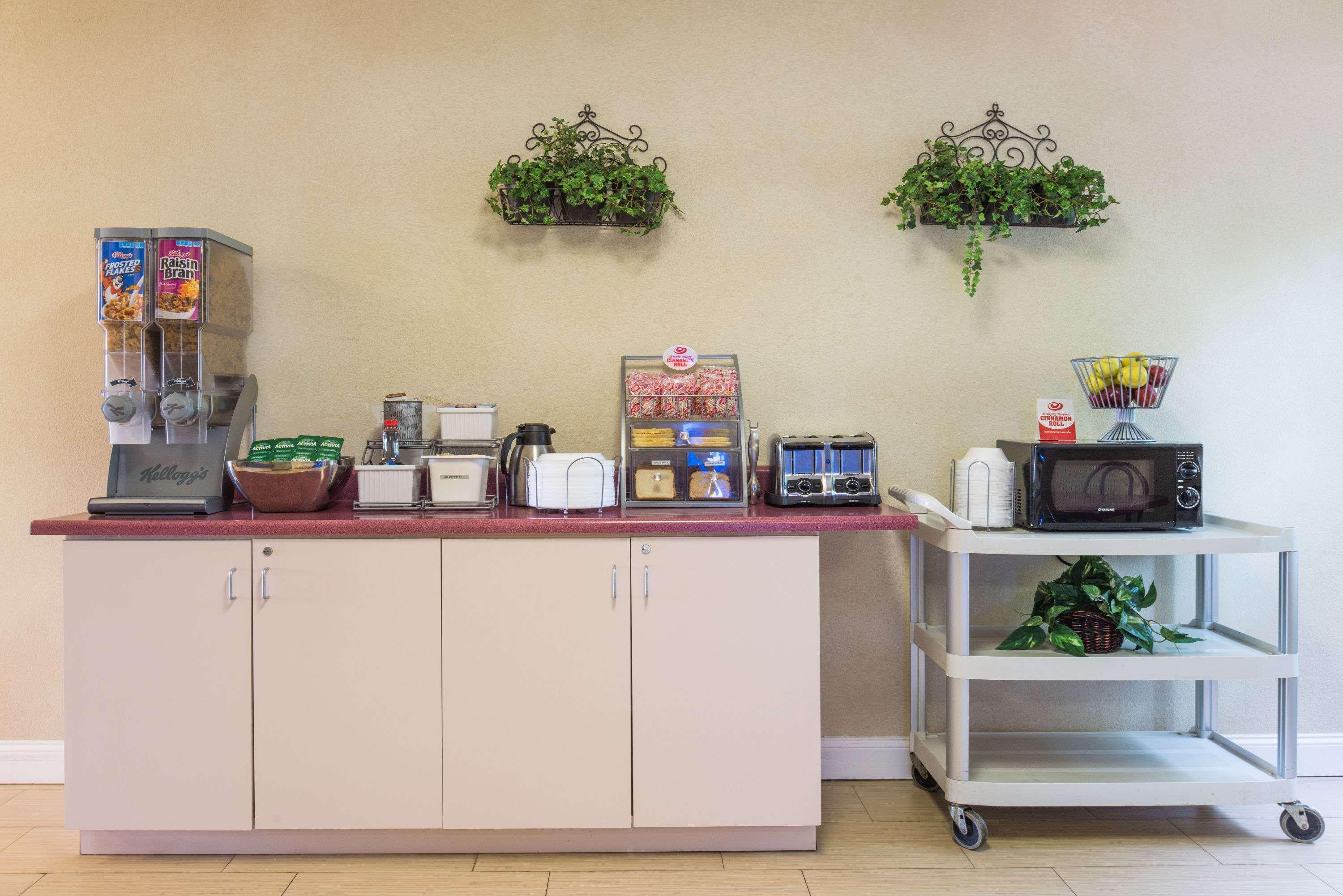 Super 8 By Wyndham St Charles Hotel Saint Charles Екстериор снимка