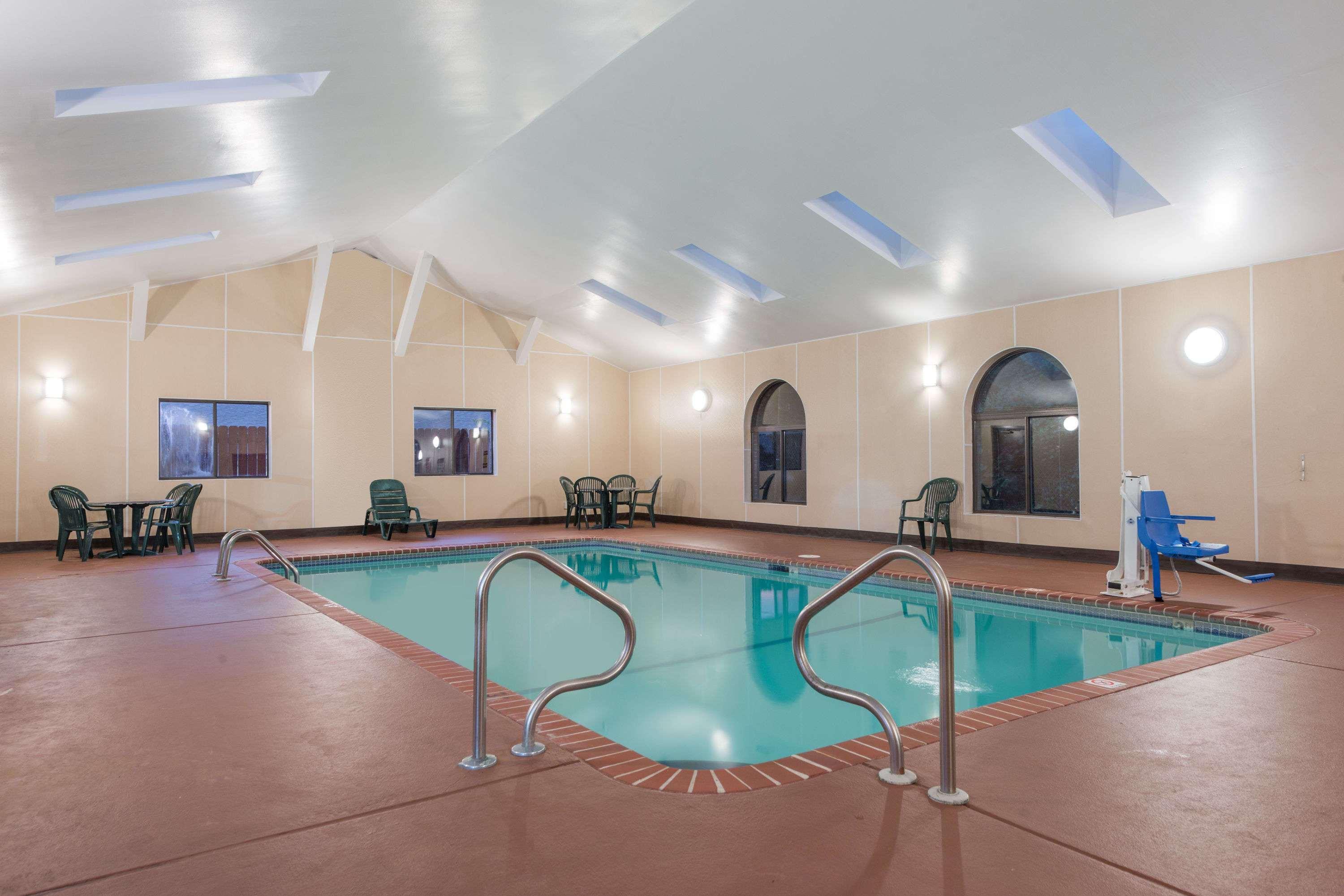 Super 8 By Wyndham St Charles Hotel Saint Charles Екстериор снимка