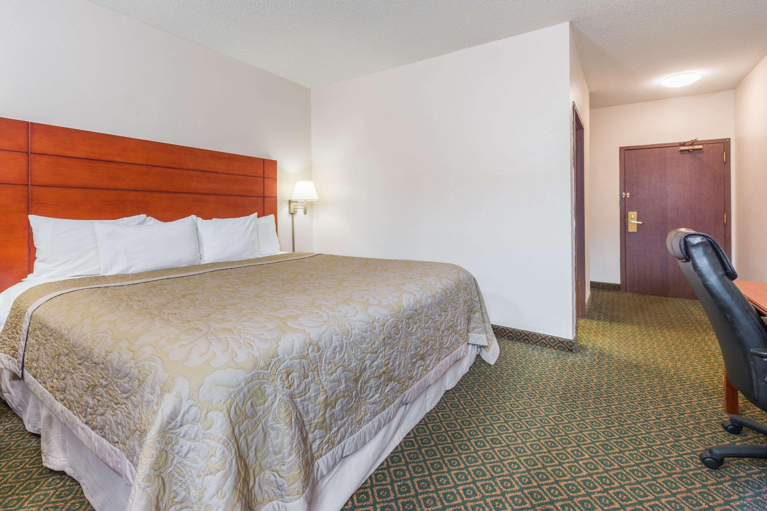 Super 8 By Wyndham St Charles Hotel Saint Charles Екстериор снимка