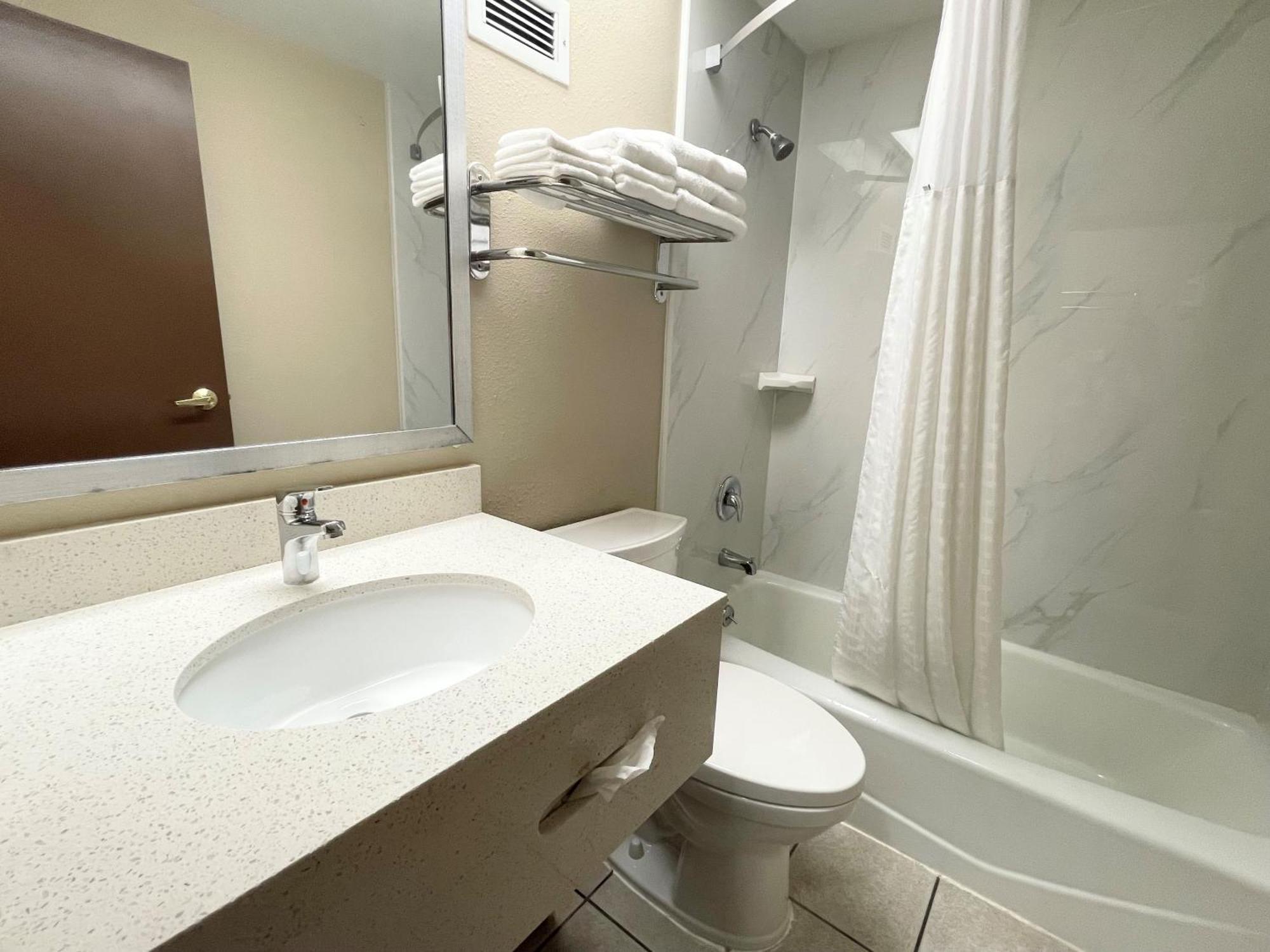 Super 8 By Wyndham St Charles Hotel Saint Charles Екстериор снимка
