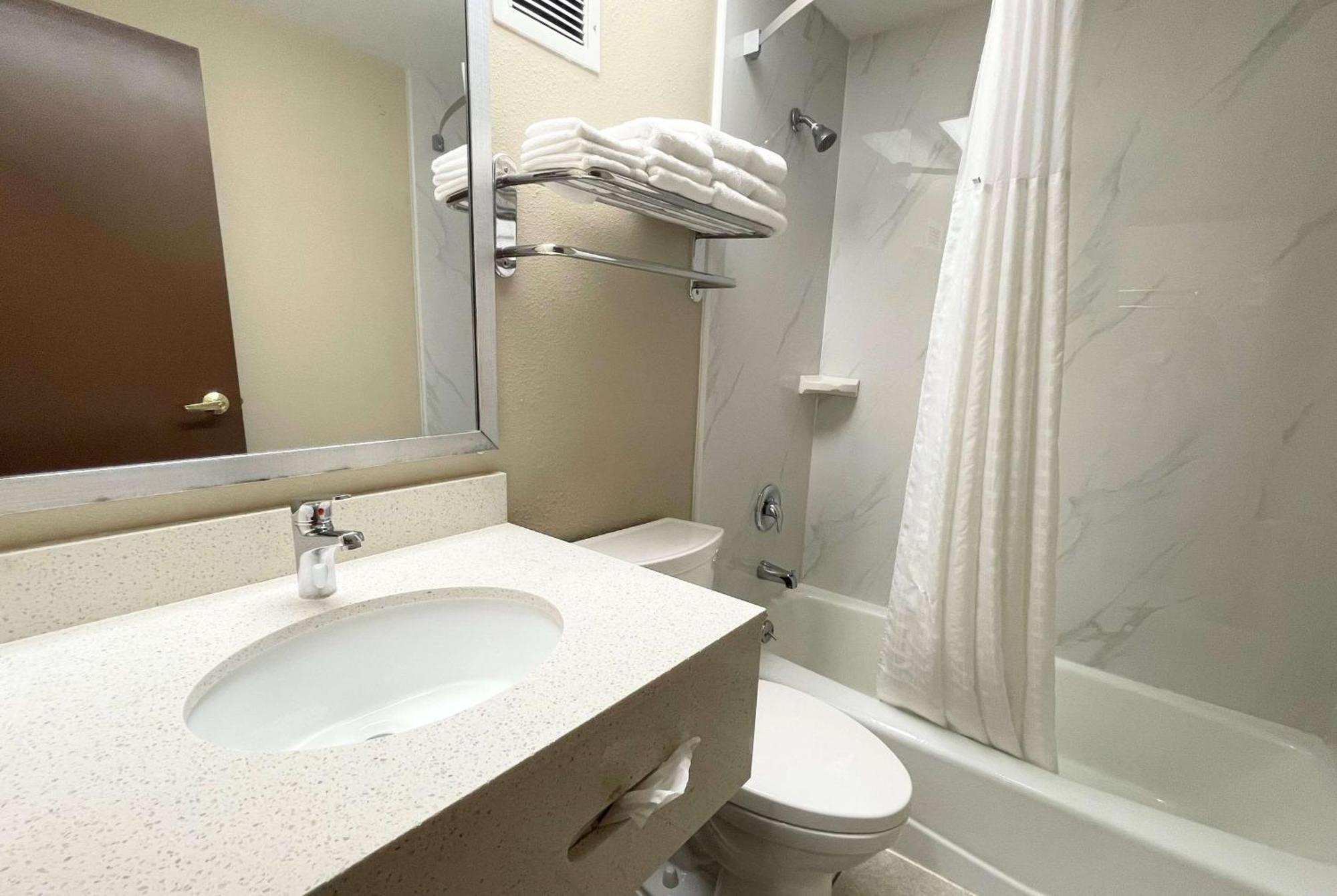 Super 8 By Wyndham St Charles Hotel Saint Charles Екстериор снимка