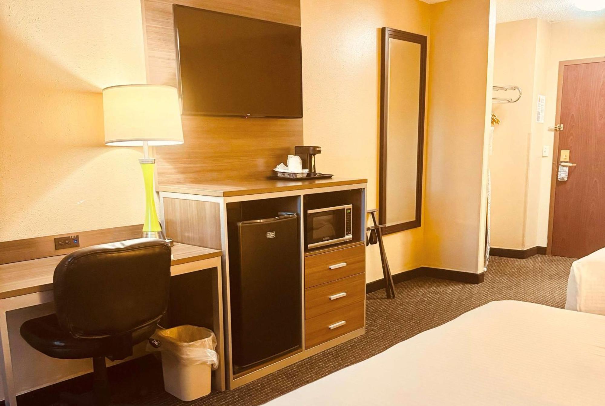 Super 8 By Wyndham St Charles Hotel Saint Charles Екстериор снимка