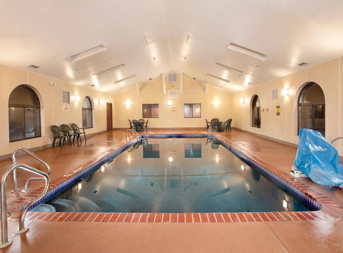 Super 8 By Wyndham St Charles Hotel Saint Charles Екстериор снимка