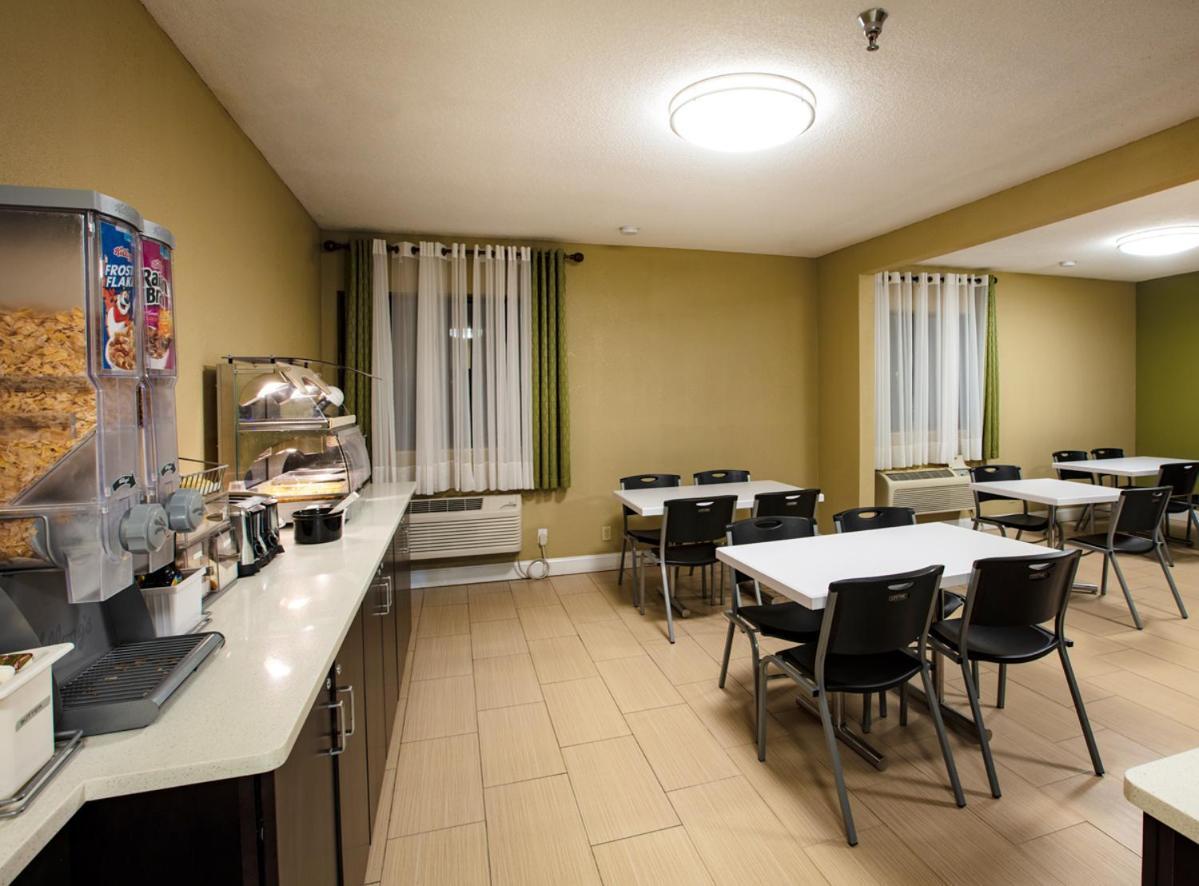 Super 8 By Wyndham St Charles Hotel Saint Charles Екстериор снимка